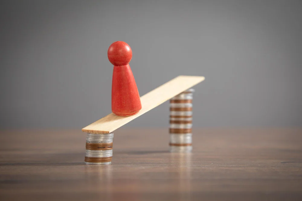 diferencia brecha salarial ajustada y no ajustada